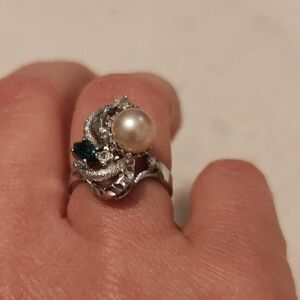 Elegant Silver and Pearl Ring